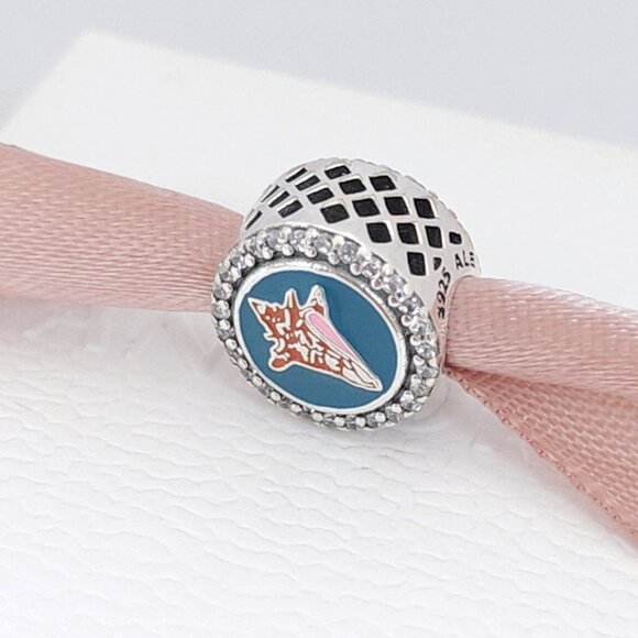 Pandora Island Of Turks And Caicos Exclusive Country Charm Bead with box - Picture 1 of 5
